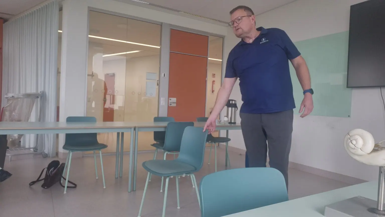 Thomas Mølgaard bei einer Patientendemonstration während der Lehrveranstaltung